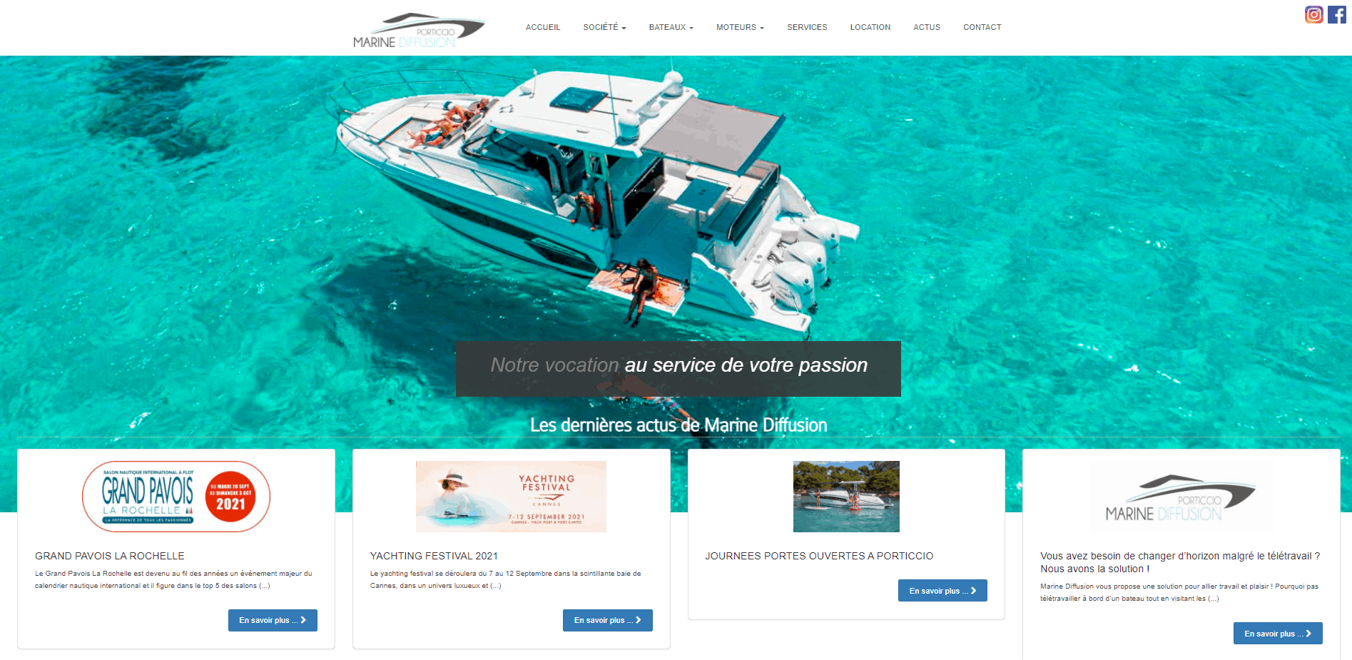 Site internet Paris Lyon Besançon- référencement naturel SEO, bateau sur la mer bleue lagon